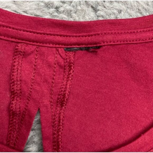 Victoria’s Secret sport red cut out key hole back tank top - Picture 4 of 4